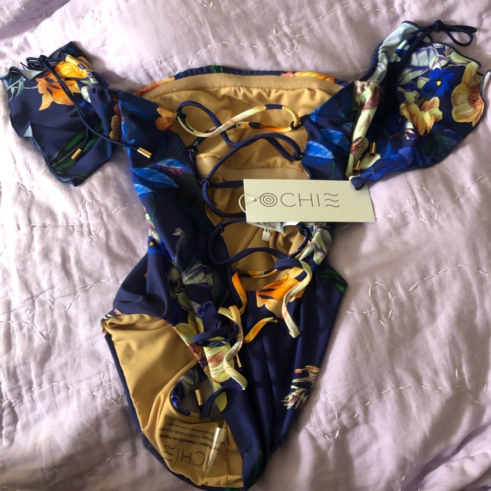 Victoria’s Secret swimsuit Ochie 1 piece with Tags Never worn NWT - Picture 3 of 5
